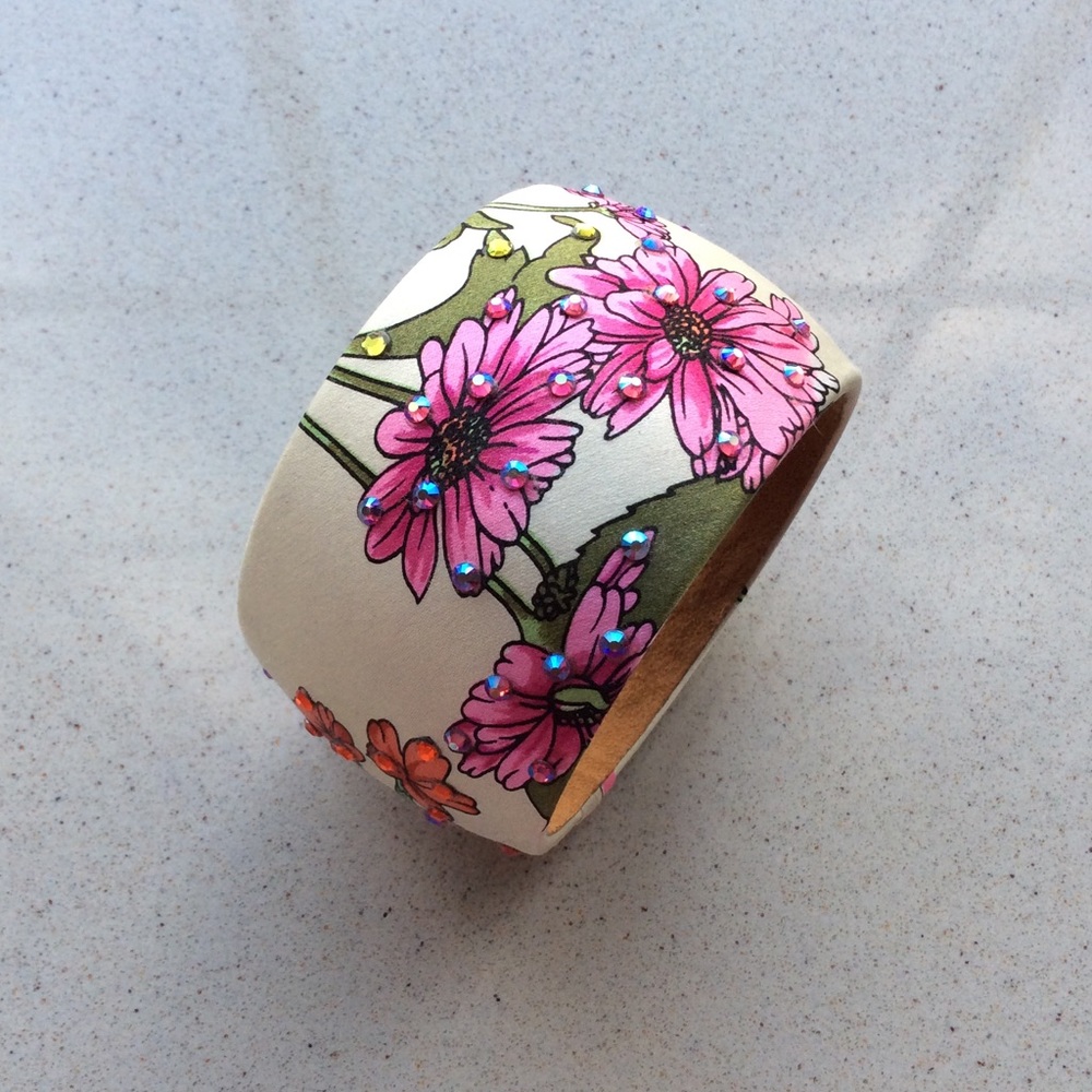 Natasha Floral Bangle